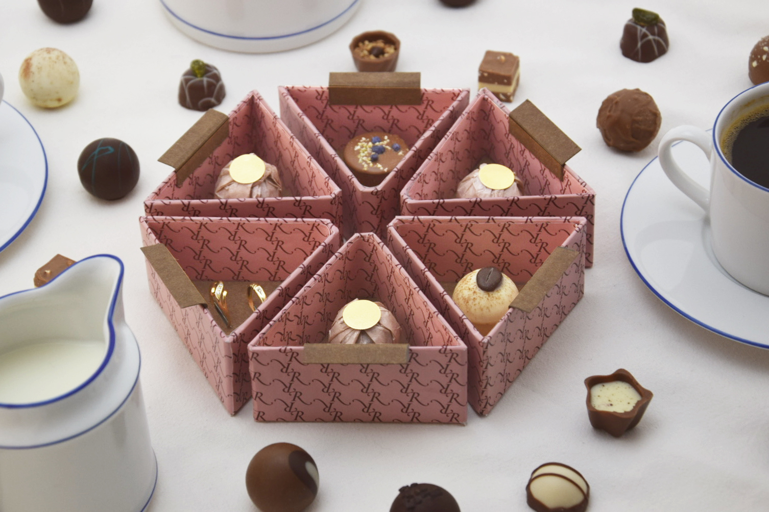 NDU Alumna erhält Award für multifunktionale Pralinenverpackung