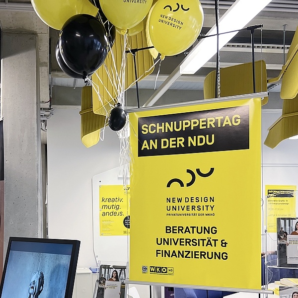 Ein Plakat zum Schnuppertag mit Lufballonen der NDU
