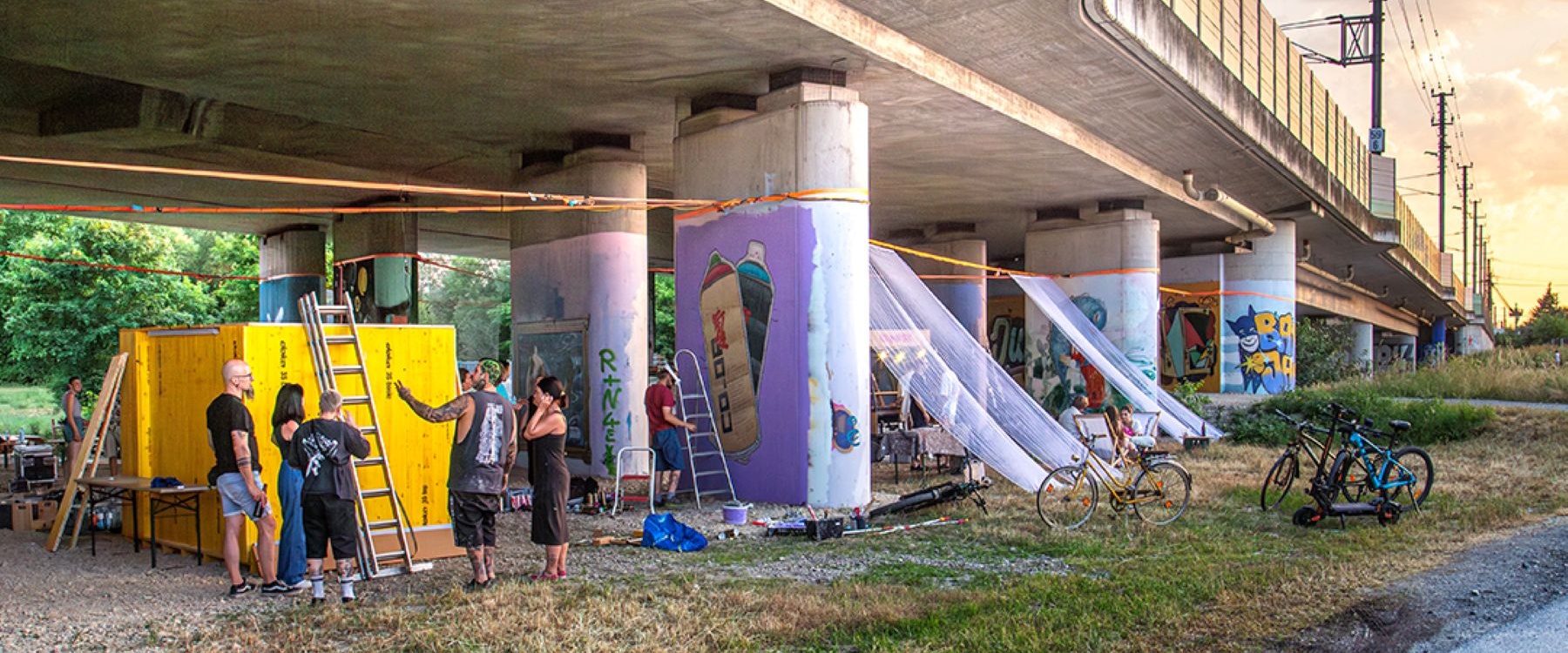 Br&uuml;cken(t)r&auml;ume: Ein interdisziplin&auml;res Design+Build Projekt der NDU