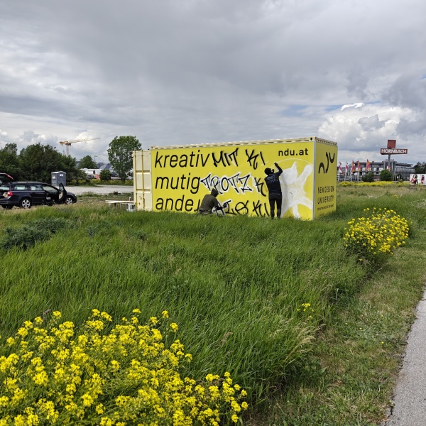 Container wird besprayt