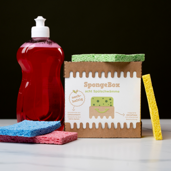 Eine "SpongeBox" mit Spülmittel und mehreren Schwämmen