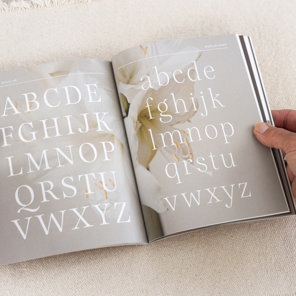 Specimen Buch aufgeschlagen bei Typografie