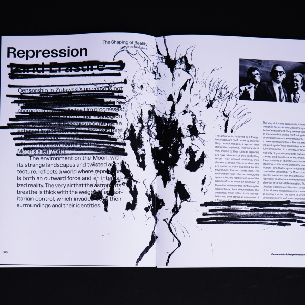 Aufgeschlagenes Buch bei Censorship & Fragmentation