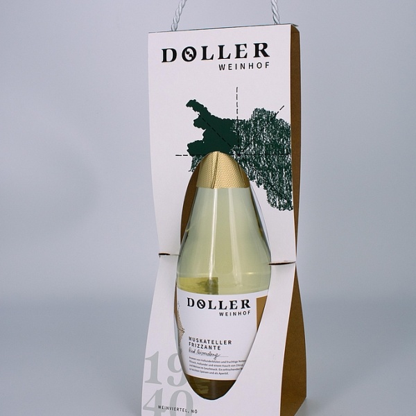 Eine Weinflasche des Weinhof "Döller"