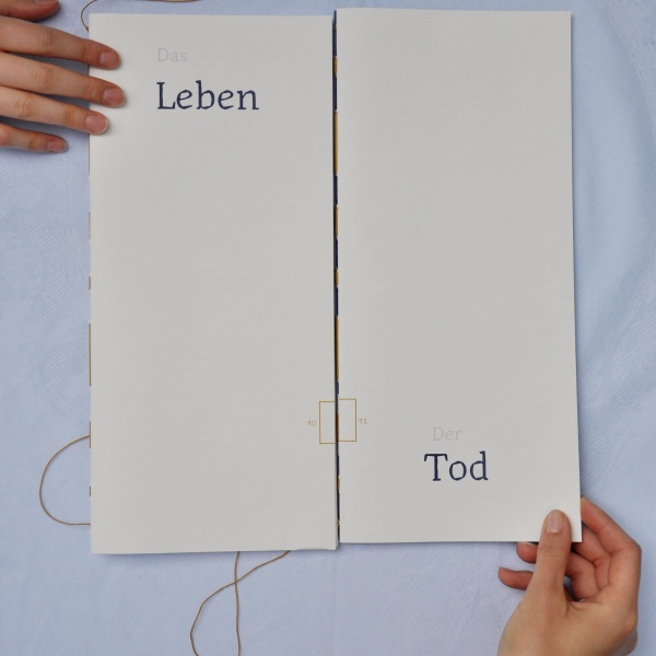 Bachelorarbeit - die Hefte Leben und Tod liegen nebeneinander