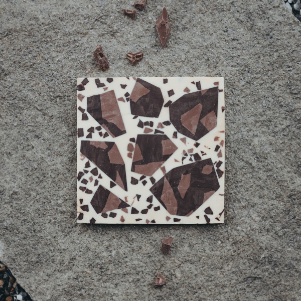 Schokoladentafel in Terrazzo-Design