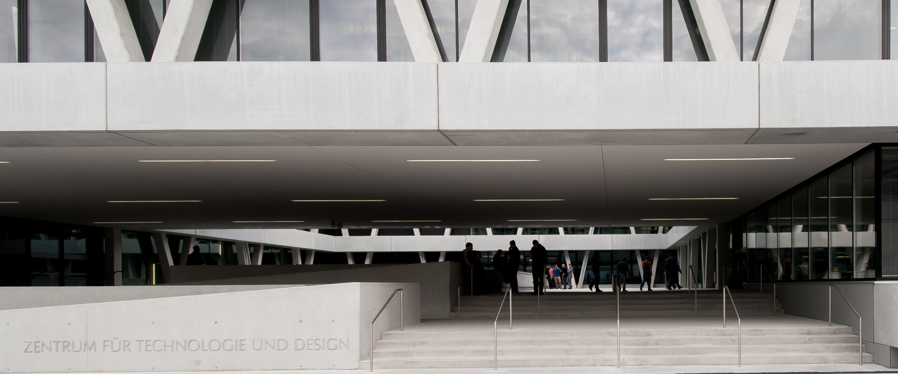 Das NDU-Geb&auml;ude von Au&szlig;en